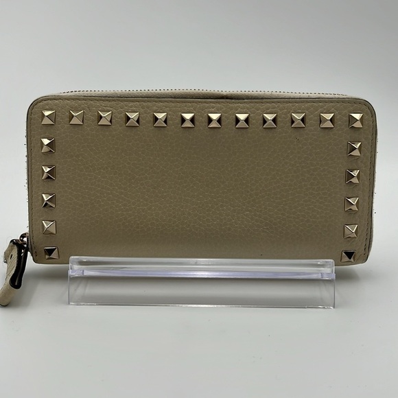 Valentino Garavani Rockstud Zip-Around Wallet - Picture 7 of 8